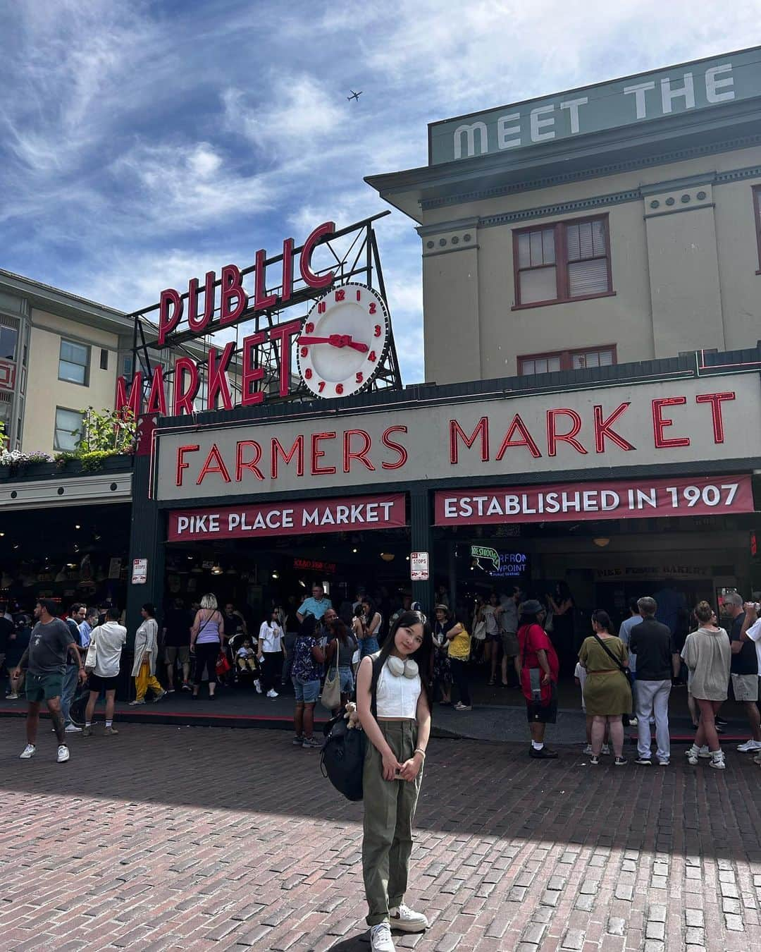 森戸知沙希のインスタグラム：「in Seattle 🇺🇸  　 　 ガムの壁はあんまり近くで見ちゃいけない… 　 　 #seattle #travel #us #pikeplacemarket #thegreatgumwall #universityofwashington #アメリカ #シアトル #留学生活 #今までで1番の弾丸旅行」