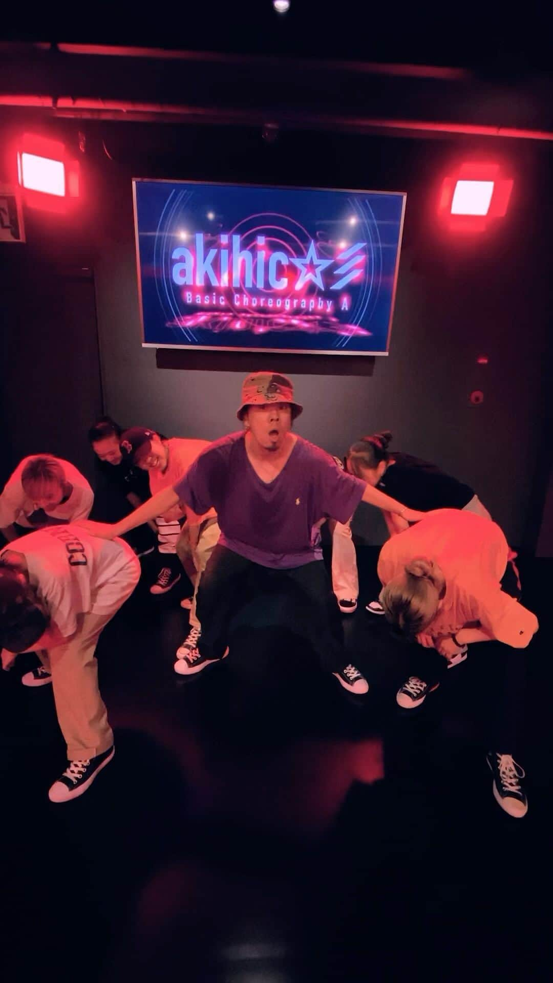 akihicのインスタグラム：「ー Basic Steps **Routine ver. ー  🎧SOUND🎧 ∟ @littlelionsound @therealqueenomega 🔥✨  #studioinherit #tokyo #shibuya #dance #lesson #basicsteps #hiphopbasic #dancereels #music #ダンス動画」