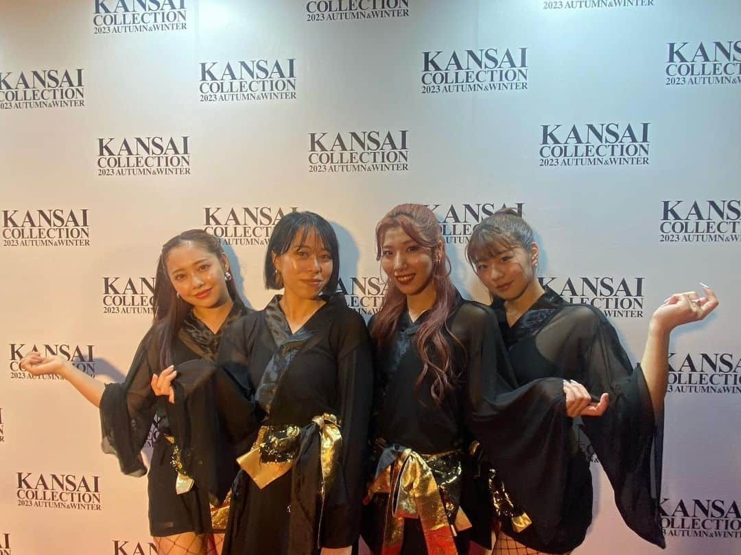 田尻恭香さんのインスタグラム写真 - (田尻恭香Instagram)「KANSAI COLLECTION 2023 A/W  スペシャルステージ「FASHION LEADERS」  GARNiDELiAのお二人のダンサーとして 出演させていただきました！  @mayu_omoshita さんのステージングで 踊らせていただけてとっても嬉しかった☺︎☺︎  ありがとうございました🖤  #関西コレクション  #関コレ  #KANSAICOLLECTION #GARNiDELiA  #Repost @kansaicollection  ・・・ KANSAI COLLECTION 2023A/W バックステージオフショット📸  ～～～～～～～～～～～～～～ SPECIAL STAGE BRAND:FASHION LEADERS THE LEGEND @fashionleaders1  ～～～～～～～～～～～～～  #fashionleadersthelegend #toku#メイリア#リルーシュ#兼清萌々香#木下彩音#石川翔鈴#ひなたまる#きりざきまい#瀧澤しほ#高橋かの#ICHIROCHARLES#Yurina#佐藤ケミーラ優子#新野尾七奈#白川愛梨#熊田曜子#西本ヒカル#関西コレクション #ootd #coordinate #model #beauty #music #live」8月10日 19時29分 - kyoka828