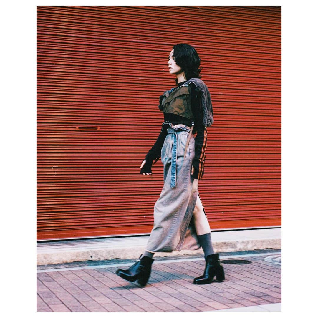 フィル ザ ビルさんのインスタグラム写真 - (フィル ザ ビルInstagram)「NEW ARRIVAL 【FILL THE BILL】 season / 2023aw women’s item / LINE SLEEVE TOP 　　　DISCHARGE DENIM SKIRT  #fillthebill #fillthebill_mercantile」8月10日 19時30分 - fillthebill_official