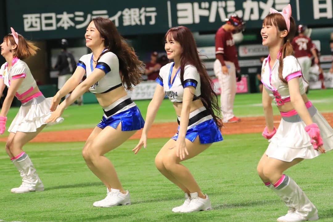 アビスパ福岡さんのインスタグラム写真 - (アビスパ福岡Instagram)「#福岡ソフトバンクホークス #ハニーズ と#アビスパチアリーダーズのチアコラボ✨  4回表の「#よかよかダンス」 7回表の「#いざゆけ若鷹軍団」 を一緒にパフォーマンス😆👍  コラボの立役者、#槙野智章 さんもありがとうございました🙌🏻  次は9/16（土）#名古屋グランパス 戦でも #ハニーズ の皆さんとコラボ予定🐝✨  ぜひぜひ‼️#ベスト電器スタジアム へお越しください🏟️  #アビスパ福岡 #avispa #sbhawks #honeys #PayPayドーム #J1 #jleague #ベススタ」8月10日 19時30分 - avispaf