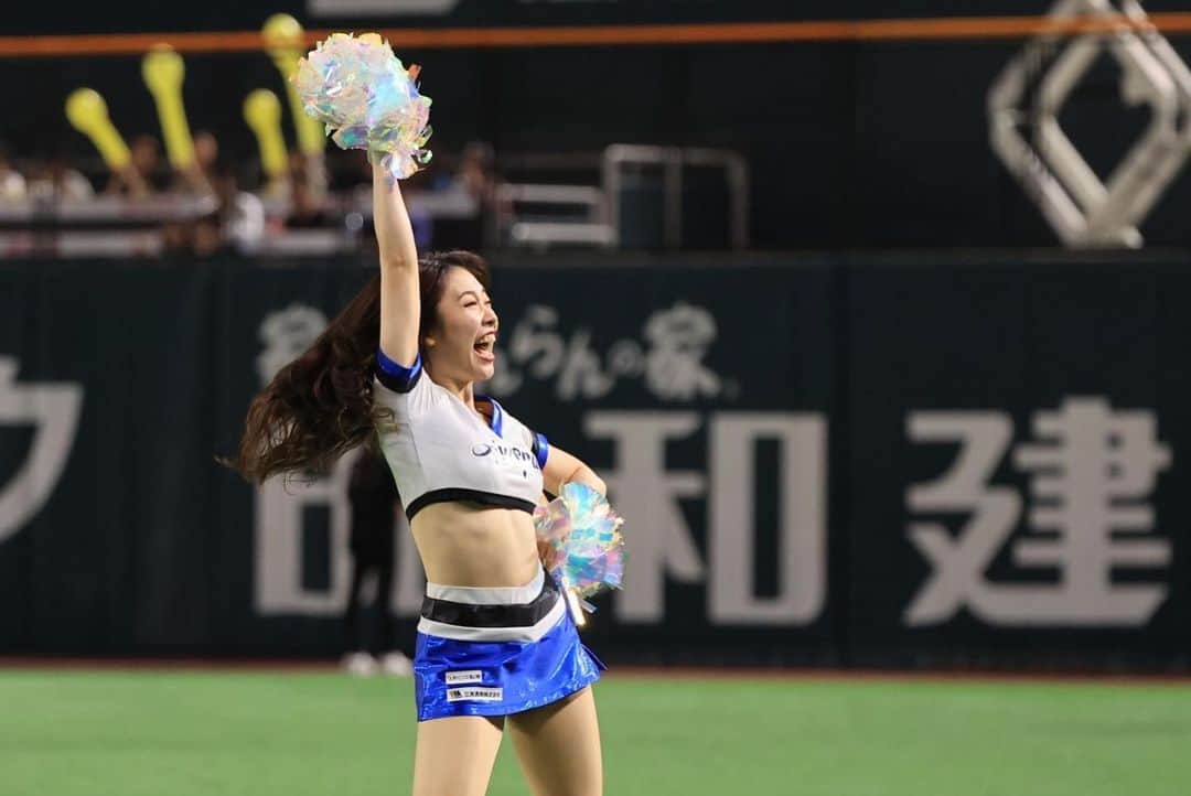 アビスパ福岡さんのインスタグラム写真 - (アビスパ福岡Instagram)「#福岡ソフトバンクホークス #ハニーズ と#アビスパチアリーダーズのチアコラボ✨  4回表の「#よかよかダンス」 7回表の「#いざゆけ若鷹軍団」 を一緒にパフォーマンス😆👍  コラボの立役者、#槙野智章 さんもありがとうございました🙌🏻  次は9/16（土）#名古屋グランパス 戦でも #ハニーズ の皆さんとコラボ予定🐝✨  ぜひぜひ‼️#ベスト電器スタジアム へお越しください🏟️  #アビスパ福岡 #avispa #sbhawks #honeys #PayPayドーム #J1 #jleague #ベススタ」8月10日 19時30分 - avispaf