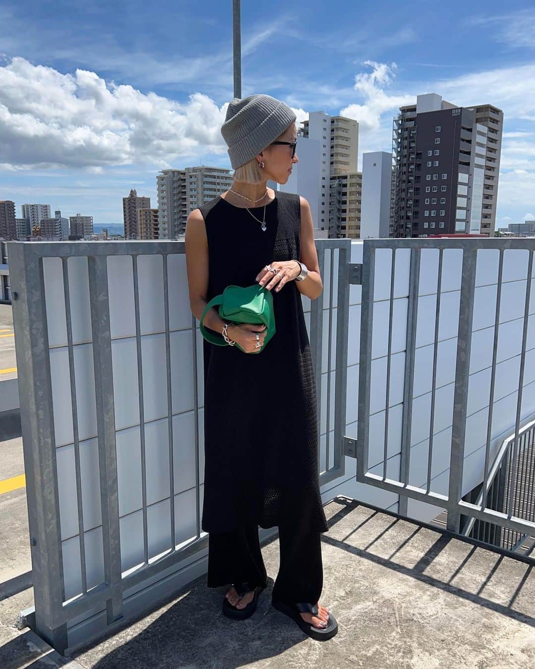 annaのインスタグラム：「.  ストーリーにも載せたけど 昨年大人気だったアイテムが セットアップになって今年も再入荷するよ💗 @__segur.__   キャップとか小物変えるだけで いろんな雰囲気で着こなせるし 迷ったらセットアップ着とけばよし！ そして着てるだけでおしゃれに見える✌️ オススメすぎるアイテムだよ🤭❤️‍🔥  #夏コーデ#秋先取りコーデ#セットアップ#セットアップコーデ#モノトーンコーデ#モノトーン#ビーニー#大人カジュアル#オトナカジュアル#カジュアル#カジュアルコーデ#158cmコーデ#骨格ナチュラル#きょこ」