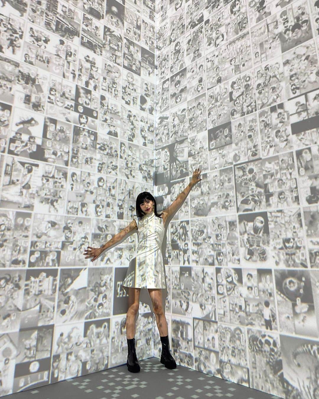 城品萌音さんのインスタグラム写真 - (城品萌音Instagram)「♡ To @shueishaxr's "Manga Dive" that our company is involved in the digital part ❤️‍🔥 I really want to go, do you want to go? When asked by the president Leaning forward, I immediately answered, “I wanted to go!”😆✨ I love manga, of course, but I also read Chainsaw Man, Dandadan, and SPY x FAMILY, and it was really immersive. I was itching to read it again!  Manga Dive is on the 5th floor of Shinjuku Bus Terminal at LUMINE ZERO until August 23rd! (By the way, it seems that only SPY×FAMILY will be screened from 8/14) After the 14th, I wonder if I'll go again 🥰  弊社がデジタルの部分で関わってる @shueishaxr の「マンガダイブ」に❤️‍🔥 実はめちゃくちゃ行きたくて、行かない？って社長に聞かれた時は 前のめりに「行きたかったんです！」と即答しました😆✨ マンガ大好きなわたしはもちろん、チェンソーマンもダンダダンもSPY×FAMILYも読んでいて、没入感がすごくて 読み返したくなってうずうずしました！  マンガダイブは 新宿バスタ5階、ルミネゼロで8/23までやってます！ (ちなみにSPY×FAMILYだけ8/14からの上映だそうです) 14日以降、もっかい行こうかなぁ🥰  #moneshiroshina  #femaledj #マンガダイブ #ルミネゼロ #没入感 #チェンソーマン #ダンダダン #SPY×FAMILY @shueishaxr」8月10日 19時40分 - monemilk