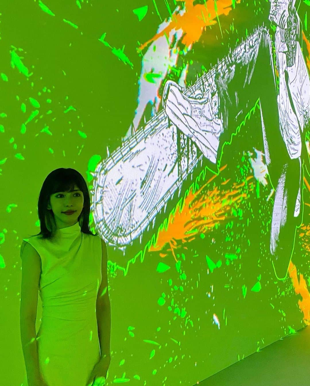 城品萌音さんのインスタグラム写真 - (城品萌音Instagram)「♡ To @shueishaxr's "Manga Dive" that our company is involved in the digital part ❤️‍🔥 I really want to go, do you want to go? When asked by the president Leaning forward, I immediately answered, “I wanted to go!”😆✨ I love manga, of course, but I also read Chainsaw Man, Dandadan, and SPY x FAMILY, and it was really immersive. I was itching to read it again!  Manga Dive is on the 5th floor of Shinjuku Bus Terminal at LUMINE ZERO until August 23rd! (By the way, it seems that only SPY×FAMILY will be screened from 8/14) After the 14th, I wonder if I'll go again 🥰  弊社がデジタルの部分で関わってる @shueishaxr の「マンガダイブ」に❤️‍🔥 実はめちゃくちゃ行きたくて、行かない？って社長に聞かれた時は 前のめりに「行きたかったんです！」と即答しました😆✨ マンガ大好きなわたしはもちろん、チェンソーマンもダンダダンもSPY×FAMILYも読んでいて、没入感がすごくて 読み返したくなってうずうずしました！  マンガダイブは 新宿バスタ5階、ルミネゼロで8/23までやってます！ (ちなみにSPY×FAMILYだけ8/14からの上映だそうです) 14日以降、もっかい行こうかなぁ🥰  #moneshiroshina  #femaledj #マンガダイブ #ルミネゼロ #没入感 #チェンソーマン #ダンダダン #SPY×FAMILY @shueishaxr」8月10日 19時40分 - monemilk