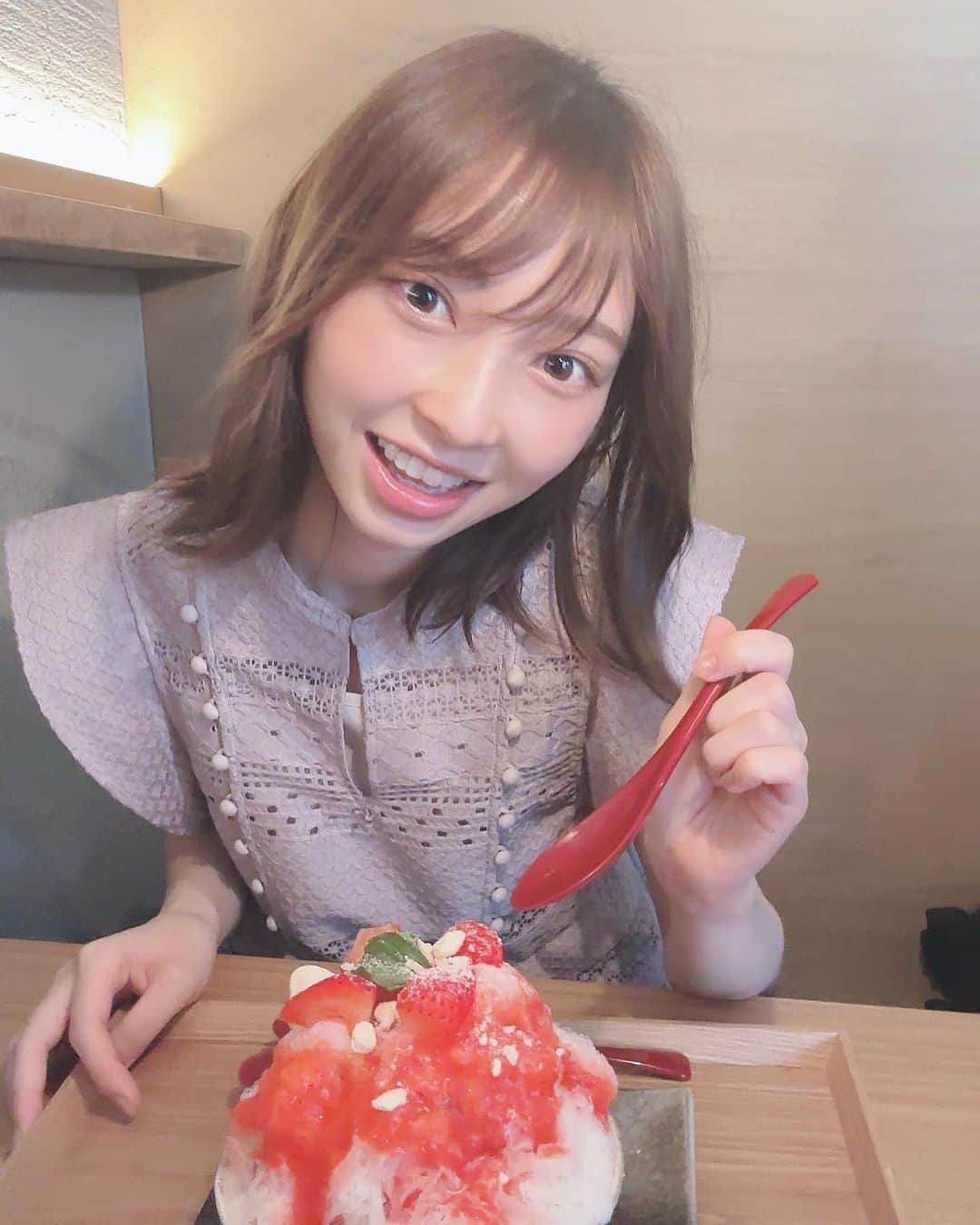 辻野かなみのインスタグラム：「❤︎  ⁡ カキ氷🍧 ⁡ 夏はやっぱ食べたくなる🥰 ⁡ でも、食べ終わった後は…寒い🥶笑 ⁡ #カキ氷 #辻野かなみ　#かなみん　 #超ときめき宣伝部　#超とき宣 #𝗂𝗇𝗌𝗍𝖺𝗀𝗈𝗈𝖽 #𝗂𝗇𝗌𝗍𝖺𝗅𝗂𝗄𝖾 #𝖿𝗈𝗅𝗅𝗈𝗐𝗆𝖾 #𝗅𝗈𝗏𝖾 #데일리룩　#데일리룩코디　#패션	#오오티디 #데일리　#좋아요　#팔로우」