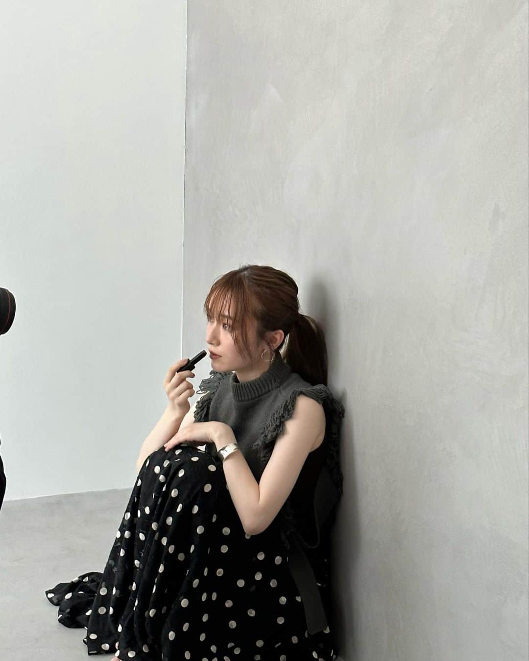 守屋麗奈さんのインスタグラム写真 - (守屋麗奈Instagram)「♡  7月28日発売のMORE 9.10月号に 掲載していただいています。  ヘアメイクの吉崎沙世子さんと 秋の新色コスメ、バズり予想会議！ ということで秋メイクやコスメのお話をさせていただきました〜🪞💄  カメラマンさんは、写真集を撮っていただいた東さんでした☺︎  久しぶりの再会に楽しい撮影でした。  ぜひチェックしていただけたら嬉しいです🌻  #櫻坂46  #sakurazaka46  #renagram  #more  #秋メイク #秋コスメ」8月10日 19時55分 - rena_moriya_official
