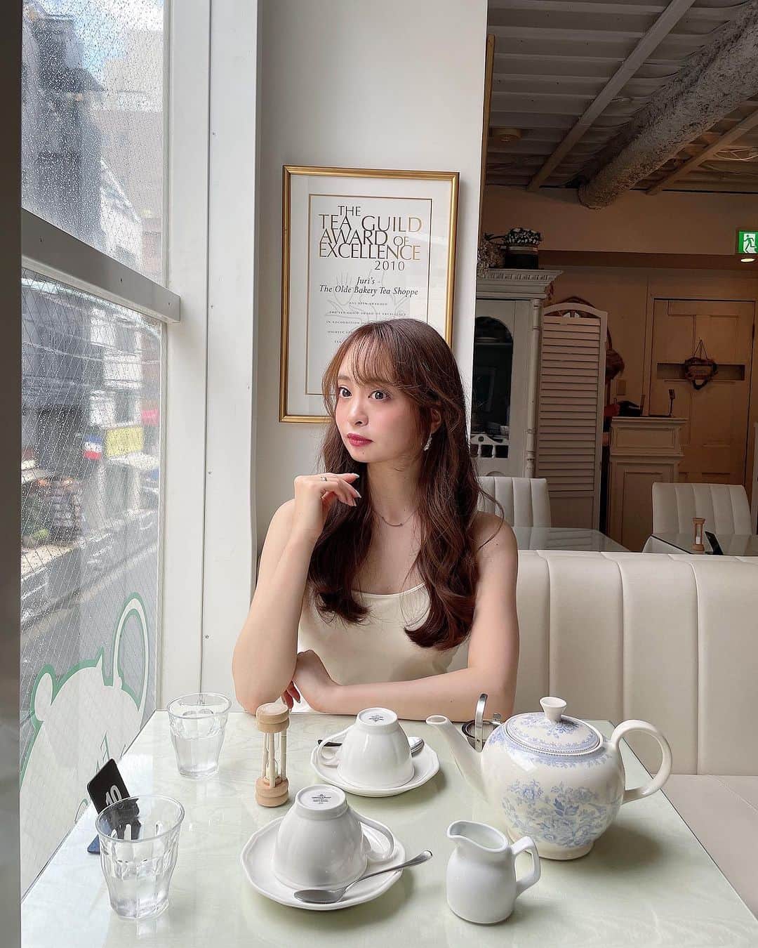 林佑香のインスタグラム：「𓍯⸝⸝꙳ Juri's Tea Roomで☕️ オリジナルブレンドティーが びっくりするくらい おいしかった🩵🩵🩵  暑いから1枚でサラっと着られる ワンピースがお気に入り🤭  onepiece: annanmode  7/10オープンしたKOMINGの公式サイトは Kファッション、Kビューティーが そろってます🤭 韓国の人気商品を厳選して 販売しているサイトなので かわいいものが本当に多い🫶  https://koming.jp/   @koming.jp_official  #koming  #韓国ファッション #コーミング #ファッション」