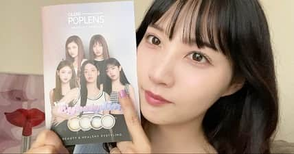 津島衣里のインスタグラム：「韓国最大のカラコン専門ブランド「OLENS」の 日本公式通販「POPLENS」を代表する虹彩カラコンである 夏にオススメなスパニッシュとスカンディを徹底比較してみたよ🩶  「POPLENS」のイメージモデルは newjeansちゃんたち🐇 ちなみに私の推しはハニちゃんです///  かわいくて発色もよくつけ心地もよくて絶賛愛用中！！！ ProfileからYouTubeに飛べるのでよかったらみてみてね♪  #OLENS #POPLENS #newjeans #kpop #youtube #カラコン #カラーコンタクト #韓国好きな人と繋がりたい」