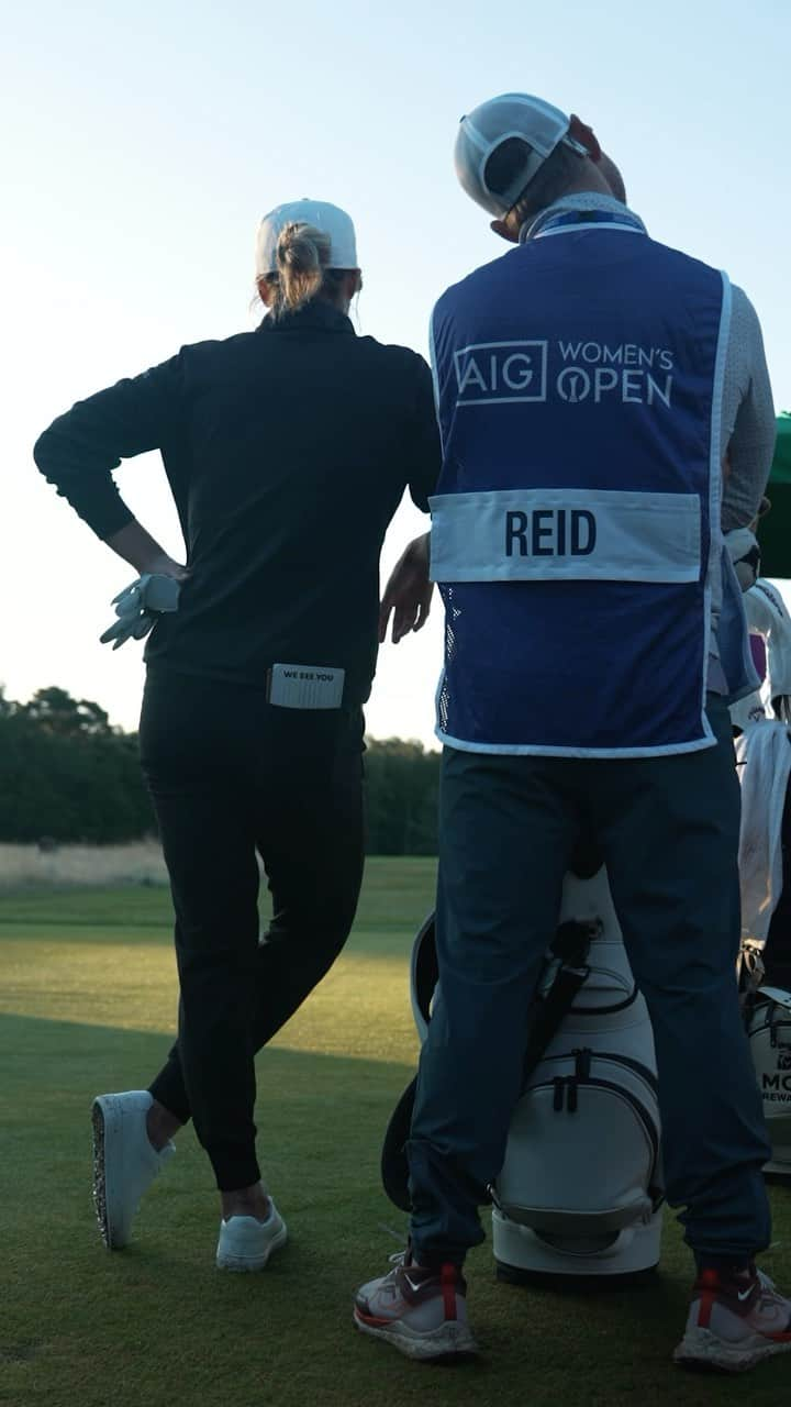 メル・リードのインスタグラム：「⛳️ First drive of the championship ☀ Perfect sunshine 🤝 Meeting fans at Walton Heath」