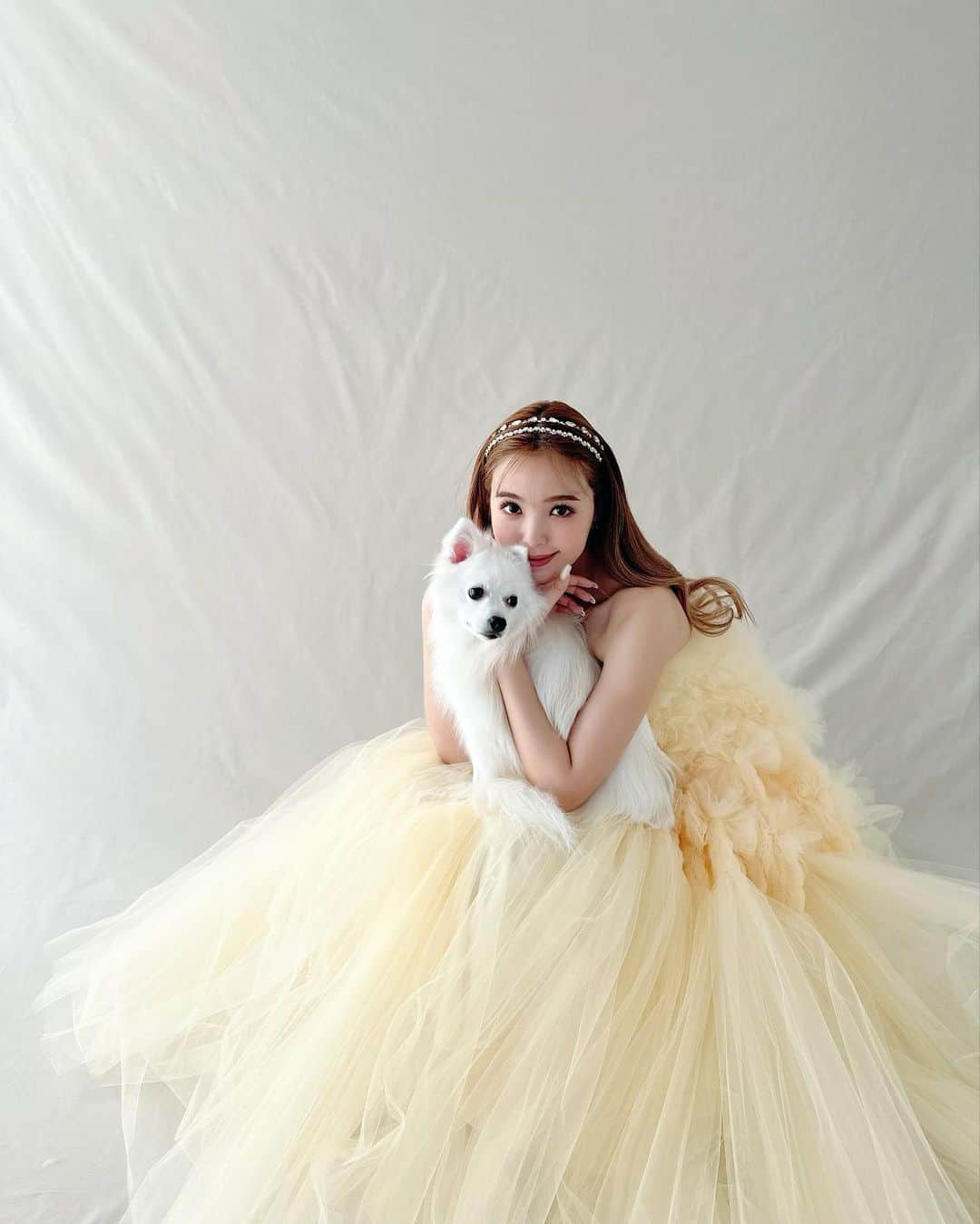 藤田ニコル（にこるん）さんのインスタグラム写真 - (藤田ニコル（にこるん）Instagram)「ウェディングフォト🎀 もう一つの黄色のドレスは 私がポケモンが好きなので ピカチュウをイメージ☺️💛  クリームイエローを探してもらって ドンピシャなドレス🥺ふわふわで可愛い。 こちらもお気に入りです✨」8月10日 19時48分 - 2525nicole2