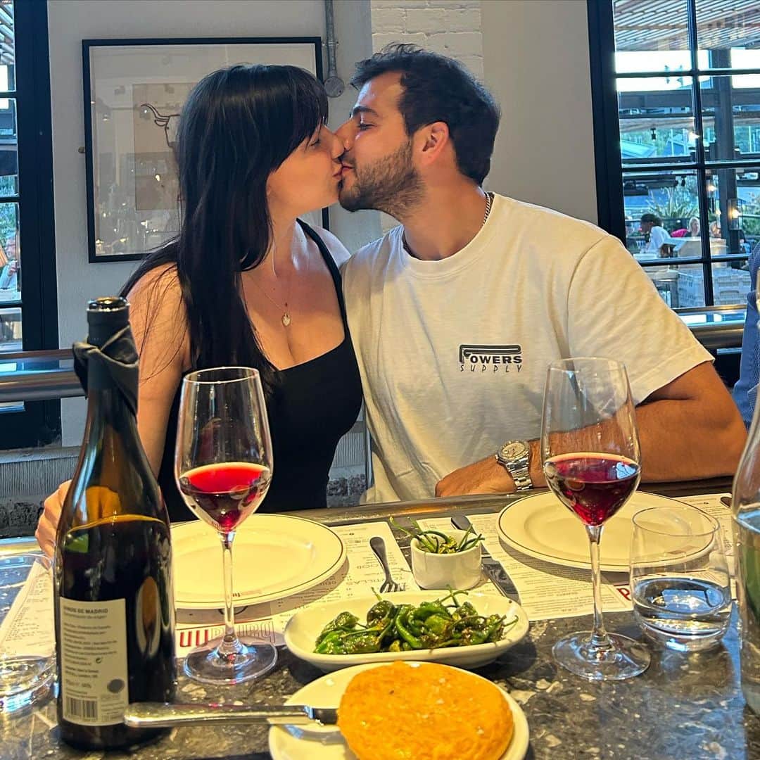 デイジー・ロウのインスタグラム：「You have my whole heart @jordanjaysaul ♥️♥️♥️」