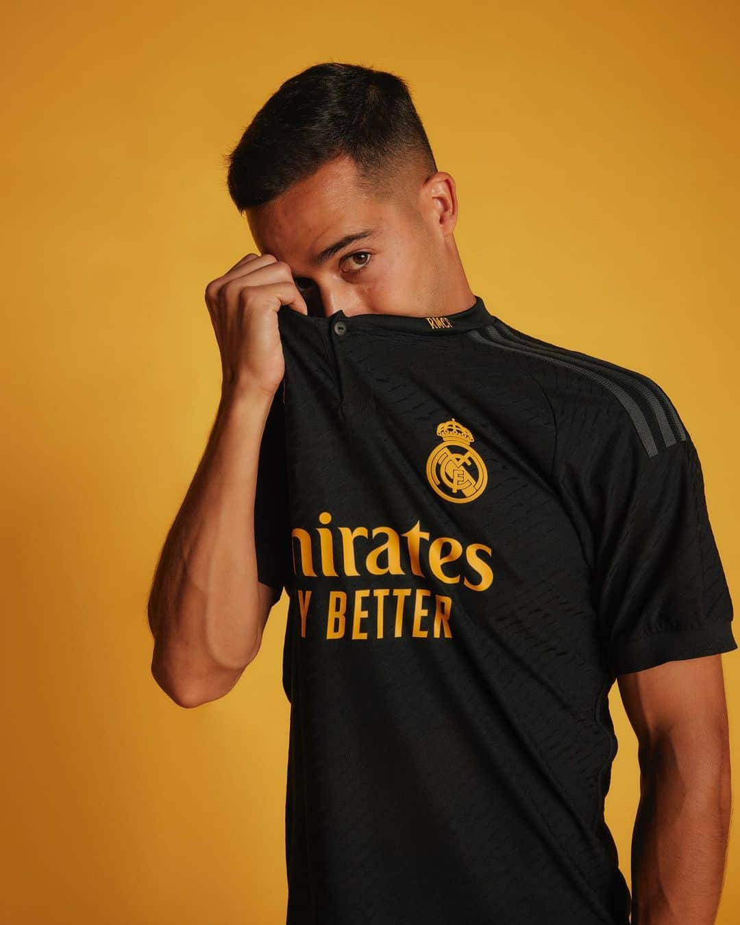 ルーカス・バスケスさんのインスタグラム写真 - (ルーカス・バスケスInstagram)「Ganas de estrenarla 🤩⚫️ @realmadrid @adidas_es @adidasfootball #Creadoconadidas」8月10日 20時03分 - lucasvazquez91