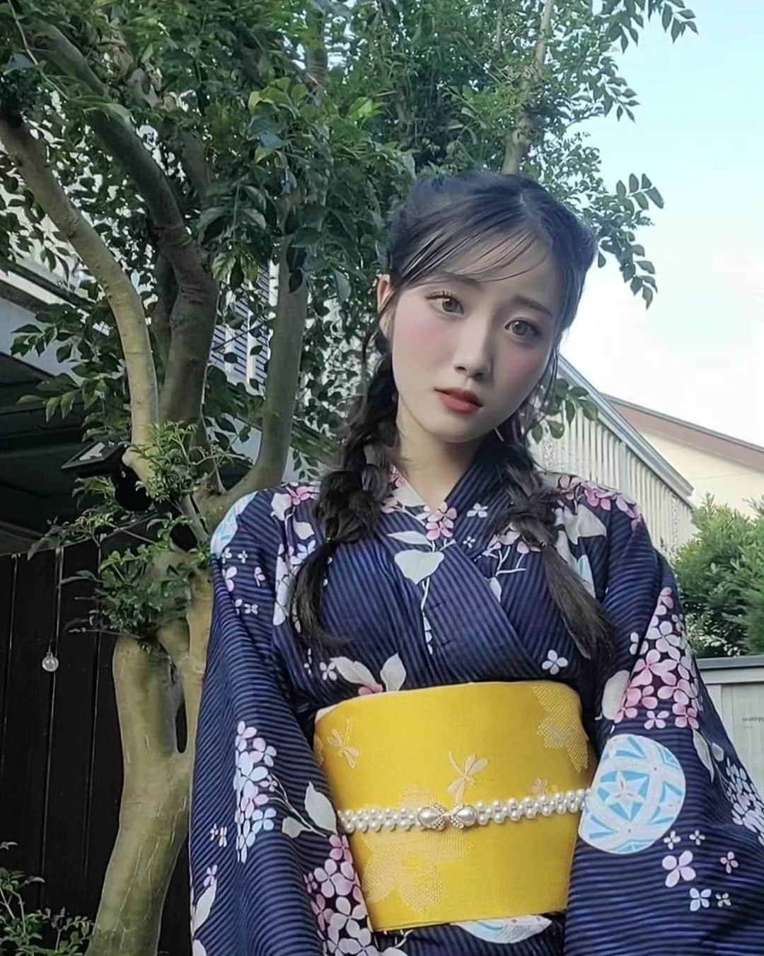 桜田結愛のインスタグラム：「・⁡ ⁡⁡ ⁡⁡お友達2人の着付けもして⁡、 ⁡お祭りに行きました！⁡⁡🎇 ⁡⁡⁡ ⁡浴衣似合ってますか...？⁡ ⁡ ⁡ #夏祭り #夏休み #浴衣 ⁡ ⁡#浴衣ヘアアレンジ  ⁡#summervacation ⁡ ⁡#summerfestival ⁡ #05 #ljk #jk #高校生 ⁡#jkの素敵な思い出」