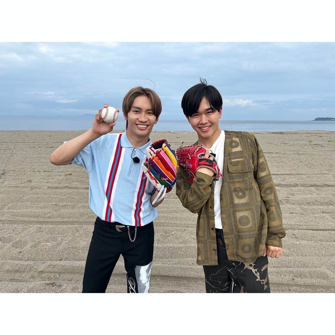 日本テレビ「ヒルナンデス！」さんのインスタグラム写真 - (日本テレビ「ヒルナンデス！」Instagram)「. 今日のゲストMCは、木曜ヒルナンデス！準レギュラーの#鈴木福 さんでした🥳  #なにわ男子 #藤原丈一郎 さんと福さんの旅、後編！今回も綺麗な景色に美味しそうなもの、、時間がのんびり流れているようで素敵でした🌊  そしてミーハー探検隊は最新ホテルを調査！お部屋からの景色やビュッフェに感動しまくりの楽しいロケでした✨バーでそれぞれ好きなイメージを伝えてノンアルコールカクテルを作って頂いたのも嬉しかったです🤩（4枚目は横山隊長が撮った写真！岸さんの手にスカイツリーが乗るはずが、、🤔おちゃめな隊長でした！）  そしてそして！世界一のスーパーキッズの皆さんがスタジオに！縄跳びにけん玉、、何がどうなっているのか分からないほどのスゴ技の連続でした🫨  🌼明日のヒルナンデスは〜？🌼  ①金曜3姉妹おしゃべり週末旅 所沢の古民家でバケーションレンタルを満喫！地元食材で絶品BBQ&最新技術を使ったプロジェクションマッピング  ②着こなしカラーコーデバトル 東京ソラマチで前田典子・益若つばさ・菜波が3色使ったカラーコーデ対決  ③ベストセラークイズ！ 大ヒット書籍から日常に役立つ情報をクイズで紹介！ 空を見たら明日の天気がわかる？「天気」にまつわる情報を大公開！  #ヒルナンデス #羽野晶紀 #横山裕 #浦野モモ (C)日本テレビ」8月10日 19時56分 - hirunandesu_ntv_official