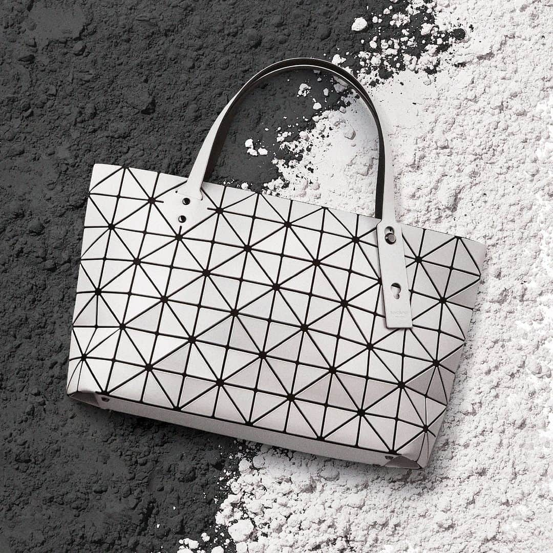 BAO BAO ISSEY MIYAKE Official Instagram accountさんのインスタグラム写真 - (BAO BAO ISSEY MIYAKE Official Instagram accountInstagram)「"ROCK MATTE"  Release Month: August, 2023 *The release month might be different in each country.  #baobaoisseymiyake #baobao #isseymiyake #baobaoisseymiyakeAW23」8月10日 20時00分 - baobaoisseymiyake_official