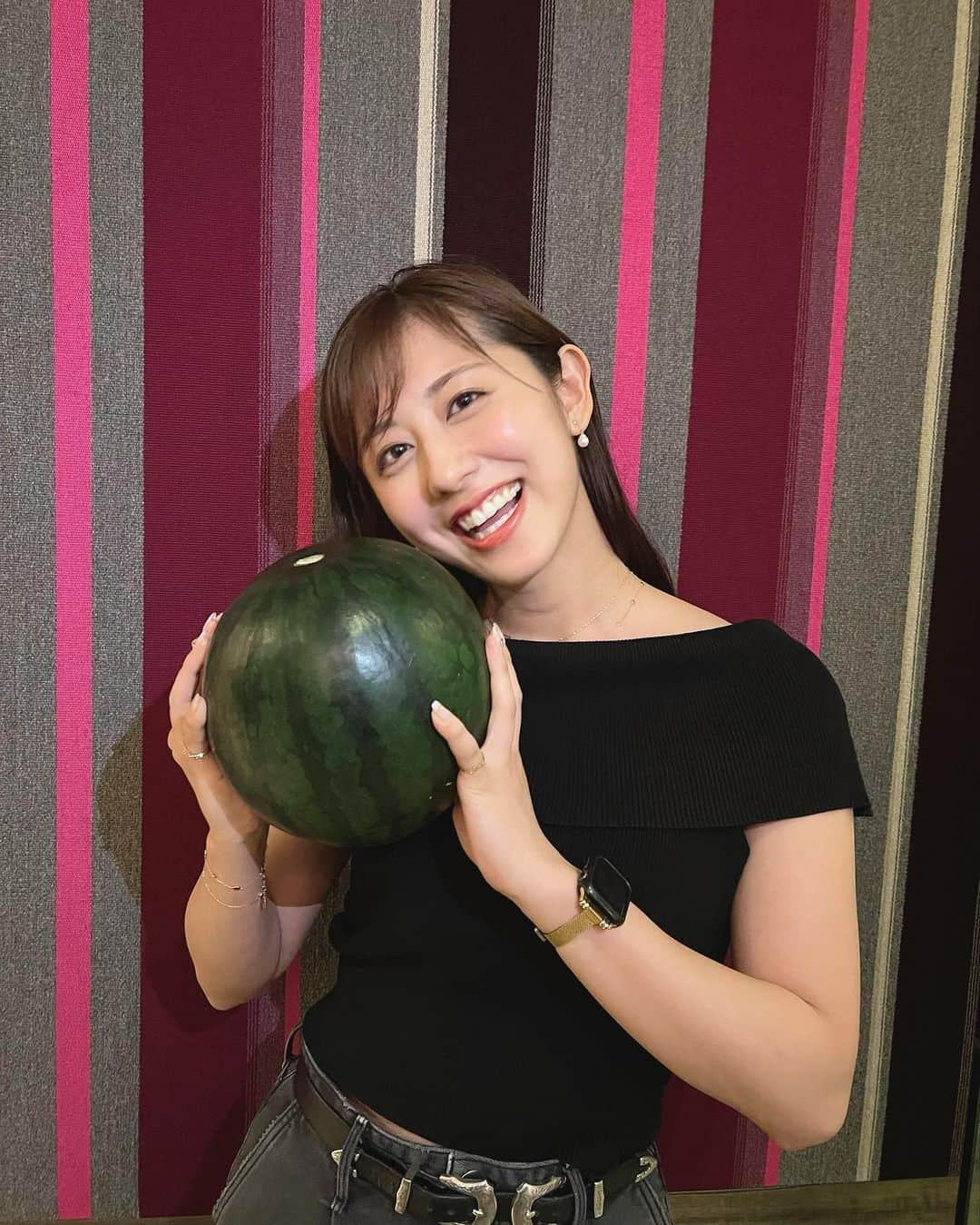 斎藤ちはるさんのインスタグラム写真 - (斎藤ちはるInstagram)「スイカ食べました〜🍉 . みんながライトを当ててくれるのがなんだか面白くて笑っちゃいました😳 . . #夏 #感じた #スイカ #メロン #しばらく #アレルギー だと思って #食べてなかった んだけど #アレルギー検査 したら #違った #良かった〜 . . #斎藤ちはる#テレビ朝日アナウンサー#テレビ朝日#テレ朝#アナウンサー#すいか#西瓜#夏といえば#🍉#フルーツ#フルーツ好き」8月10日 20時09分 - chiharu_saito_ex