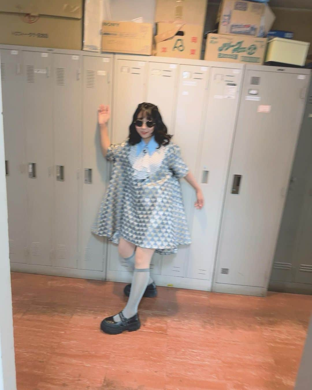 にゃんこスターのインスタグラム：「「Catch me if you can.」  みたいな写真が撮れました！みたいな？  才木玲佳さんのサングラスがかっこよすぎたので貸してもらいました…！ 貸してくれた上に写真まで撮ってくれた！優しい🥺  今週土曜の「いまたま」では杉戸でサップと長瀞でラフティングをしてます！ むちゃくちゃ楽しかったから見てみんなも行ってほしい！かなりすごいたくさん夏が詰まっています、、！  ▽テレ玉「いまどきッ！埼玉」 8/12 朝8:30〜  #にゃんこスター #アンゴラ村長 #いまドキッ埼玉  #いまたま #埼玉県 #テレビ埼玉 #テレ玉」