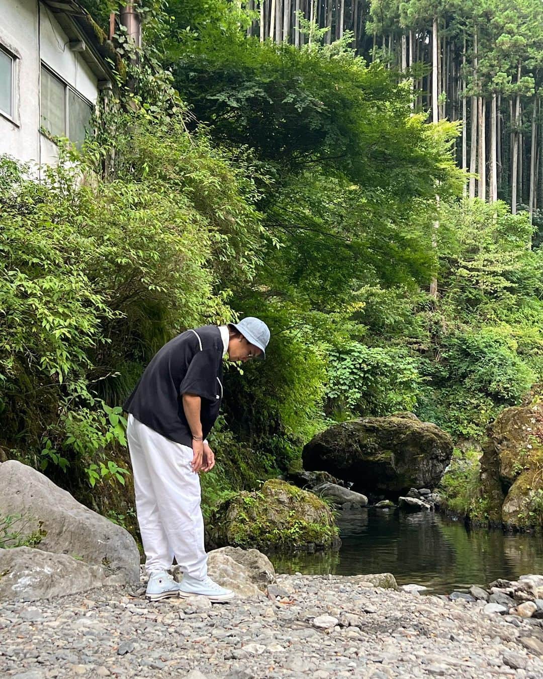 鈴木伸之のインスタグラム：「. 🏞️と🫖」