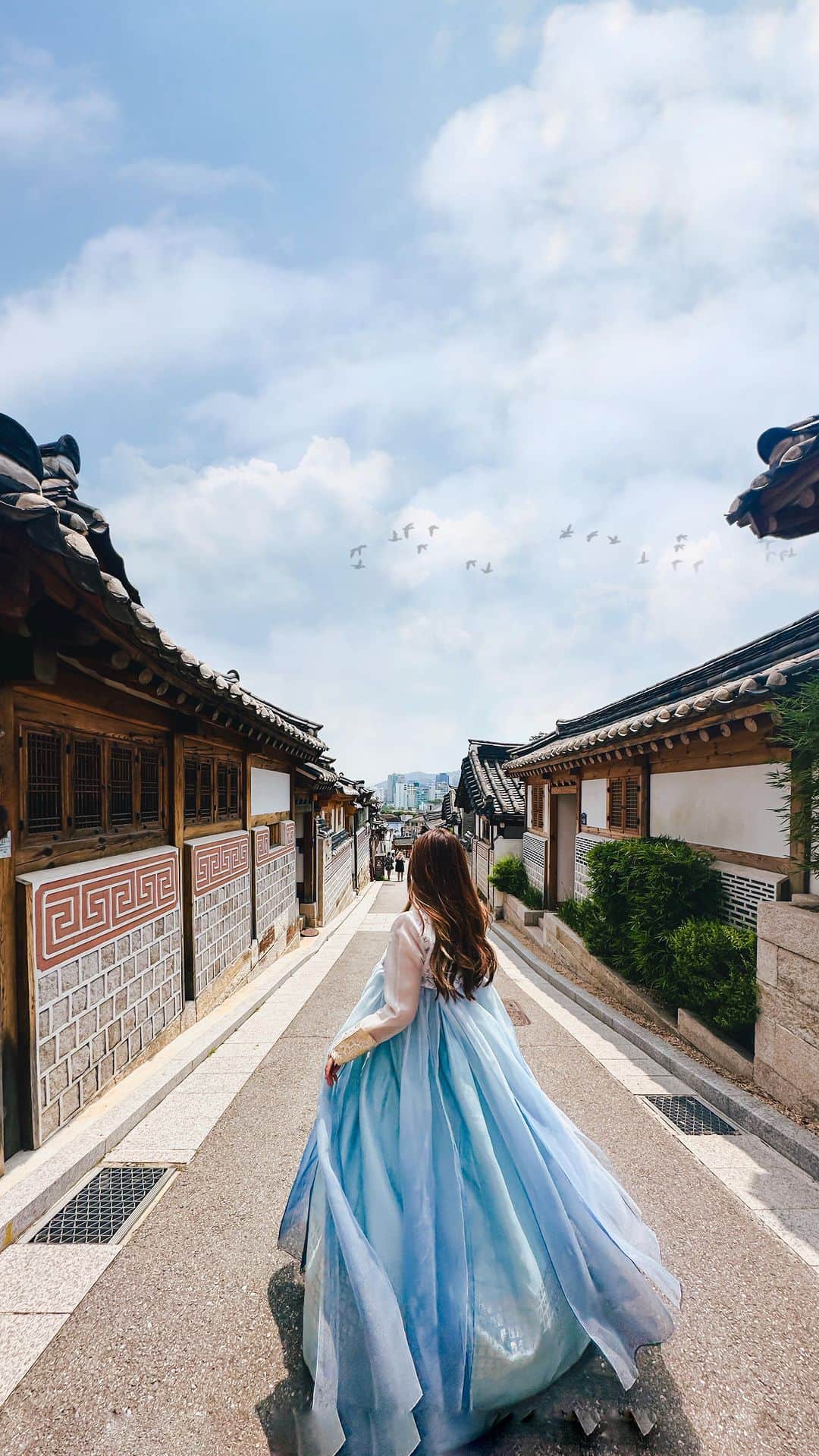 Stella Leeのインスタグラム：「When in Korea, wear Hanbok 🇰🇷🇰🇷🇰🇷」