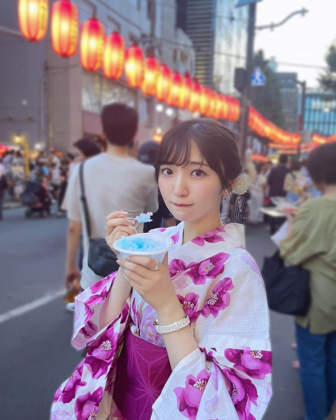 豊田萌絵のインスタグラム：「8月も頑張って息していこうね🌻  今年初浴衣😚🩷 （一緒に行った友達に借りた👧🏻笑）  #浴衣 #お祭り #夏」