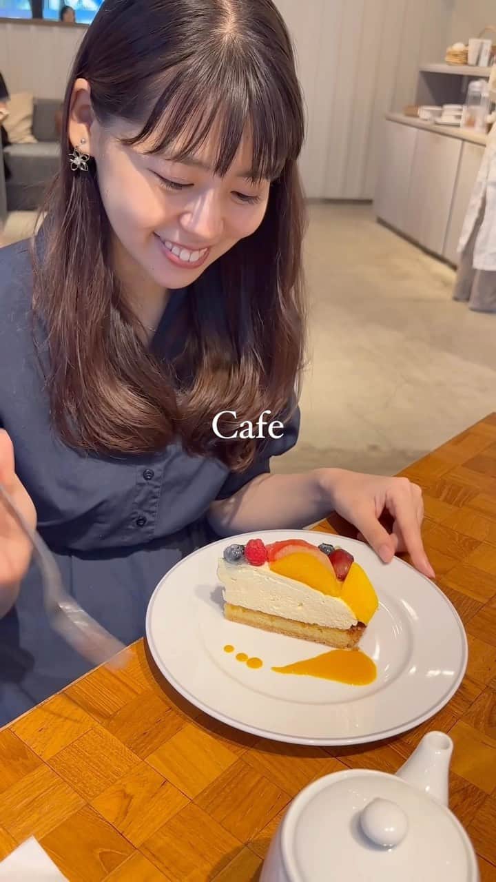 林莉世のインスタグラム：「カフェとケーキ💓 ケーキはタルト派🙆‍♀️  #カフェ#cafe#カフェ巡り#ケーキ好き#紅茶好き#東京カフェ#東京カフェ巡り#リールチャレンジ#続かず#笑」
