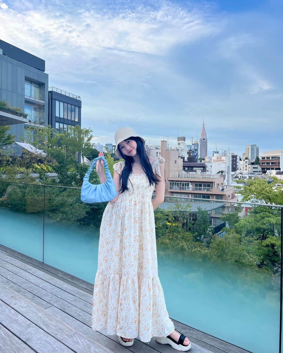 のインスタグラム：「👒⛅️  #jk2 #17歳 #ファッション #夏服 #夏コーデ」