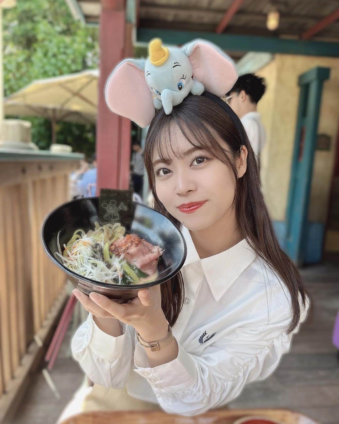 松岡美沙のインスタグラム：「🍜 . . ディズニーで食べた冷やし麺が美味しかったの！🐭🤍 . また食べたい~🍜 . . . #ディズニー #ディズニーランド #tdl #ディズニーグルメ #disney #disneyland #tokyodisneyland #冷やし麺 #ラーメン #ミッキー #ダンボ #ディズニーフード #かわいい #cute #insta #instagood」