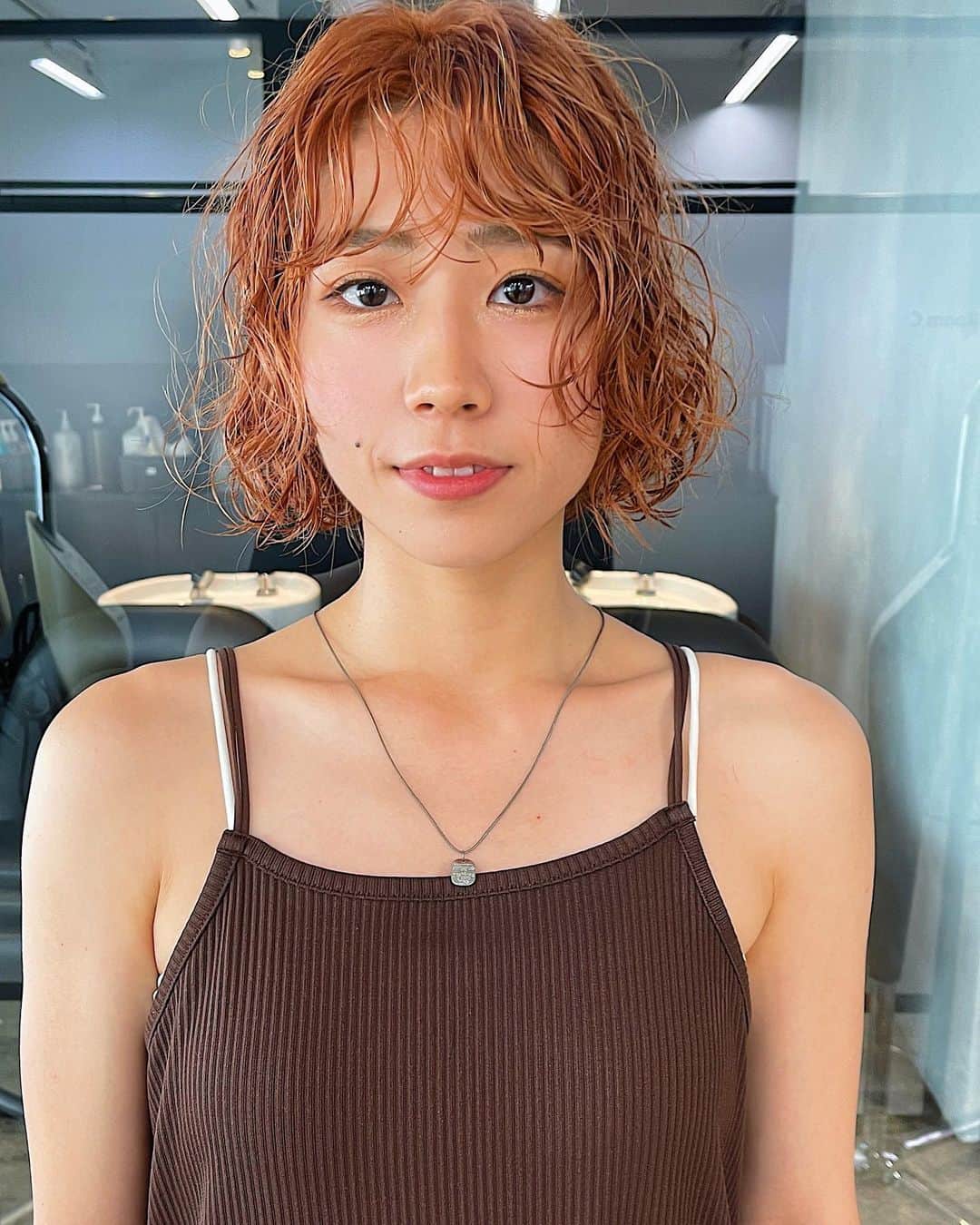 時田健太のインスタグラム：「after→before  ブリーチしてからのパーマ  カラーはオレンジベージュ仕上げ  ブリーチとパーマも同時に施術できますので是非！  #ブリーチパーマ#ブリーチパーマヘア #ブリーチパーマ原宿 #パーマ#ボブパーマ#ハイトーンパーマ#くるくるパーマ #オレンジベージュ#オレンジベージュカラー #ケアブリーチ #クリームパーマ」