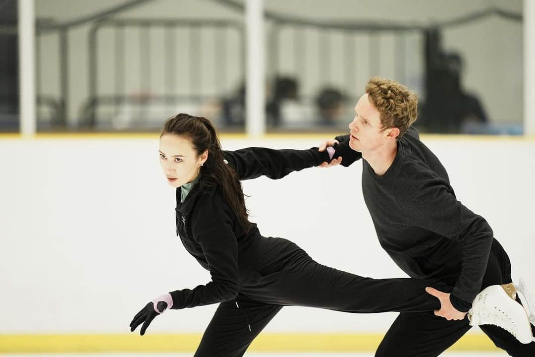 マディソン・チョックのインスタグラム：「Back at it, testing some new choreo 😏」