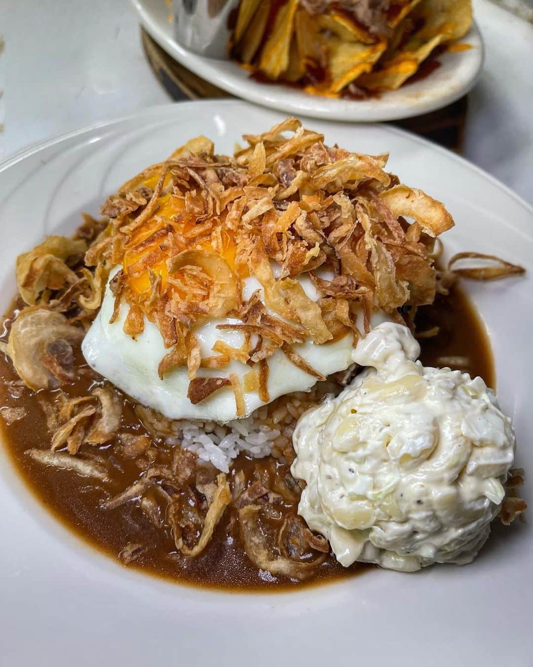 alohatable_waikikiさんのインスタグラム写真 - (alohatable_waikikiInstagram)「Customize your Loco Moco to your liking! Pictured above is our Loco Moco with fried onions and a side of macaroni salad! Comment below what you would like on yours!!  #zetton #locomoco #hawaiian #classic #customize #macsalad #waikiki」8月11日 6時27分 - alohatable_waikiki