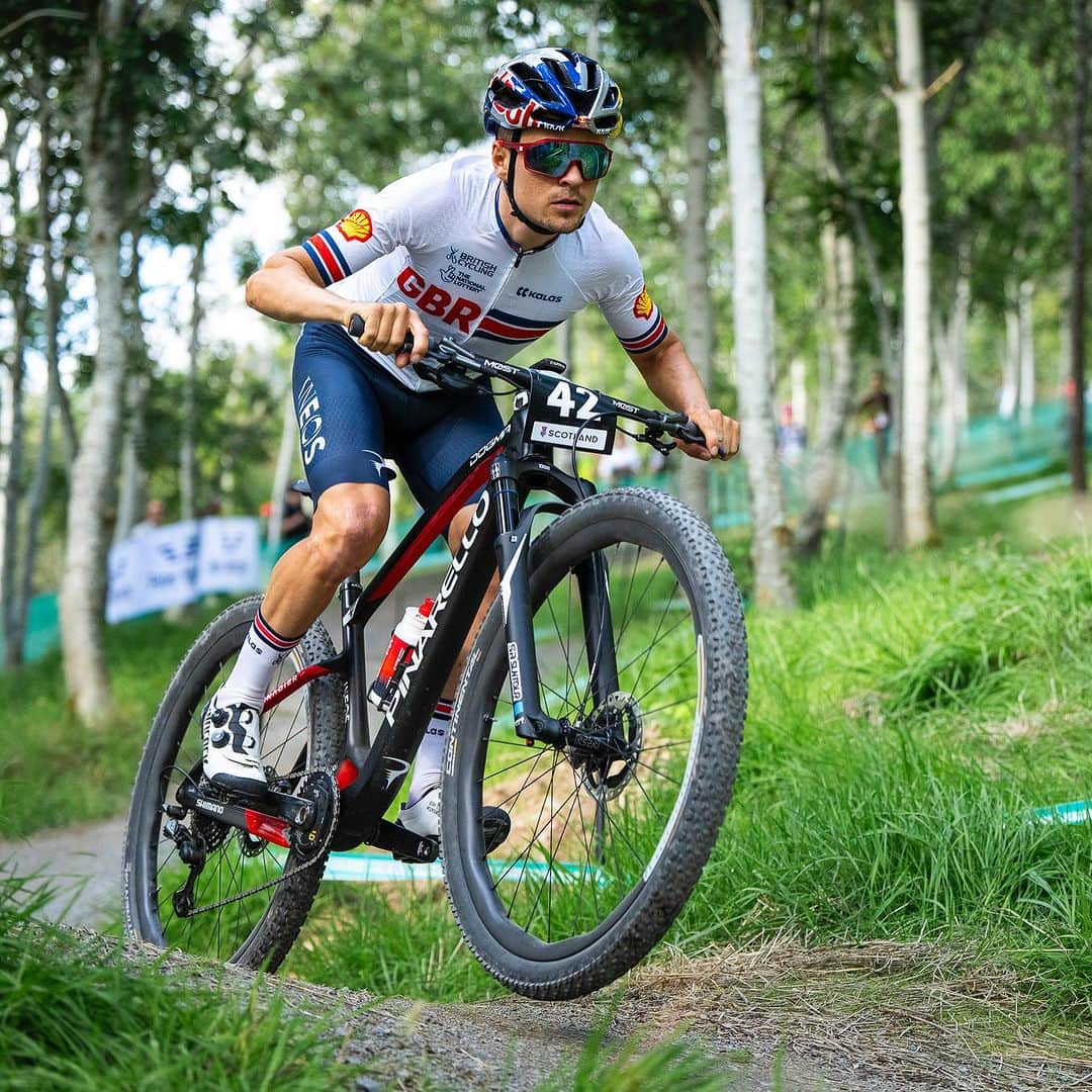 Shimanoさんのインスタグラム写真 - (ShimanoInstagram)「Unstoppable @paulineferrandprevot and @samuelgaze claim the rainbow jerseys at the @uci_mountainbike World Championship XCC  🏆 @puckpieterse’s 2nd place showcases her strength. @tompidcock epic rise to 3rd was breathtaking.   #ShimanoMTB #makeyourmark #glasgowscotland2023 📸 @kikeabelleiraphoto」8月11日 6時40分 - rideshimano