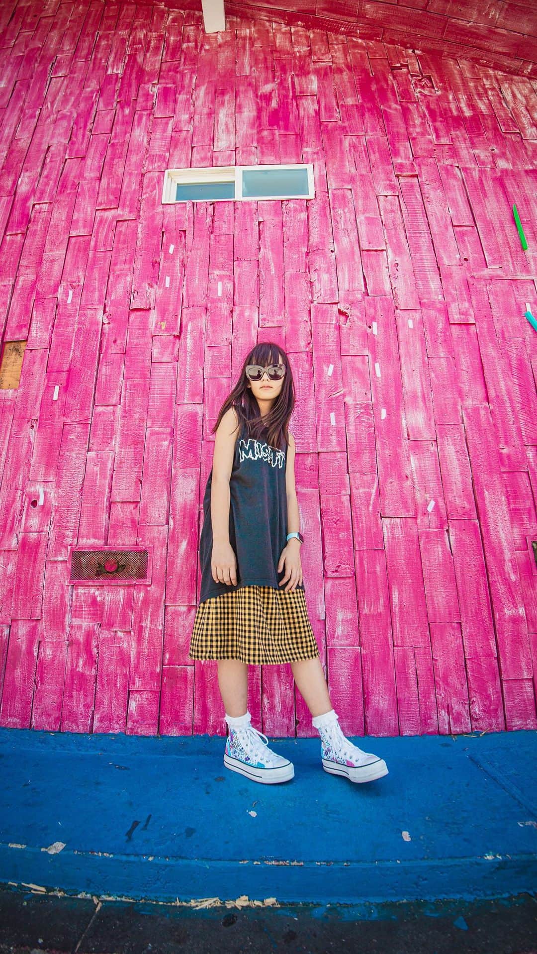 Zooey Miyoshiのインスタグラム：「Super excited to partner with @famousfootwear as part of their “Art Meant for Walking” series, highlighting and amplifying the voices of creatives like me in celebration of the Back To School season and helping me give back to @ps_arts , a program that is dedicated to advancing equity and opportunity for children and youth by providing arts education in systemically under-resourced public schools and communities. It was so much fun doodling on these shoes 🌈 #ad #famousfootwear #artmeantforwalking  Cover photo by @shimatakuya」