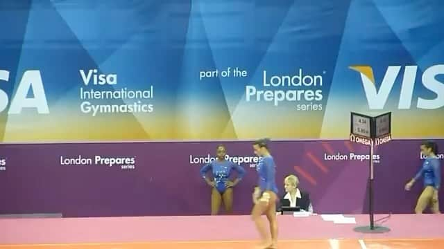 ジャジ・バルボサのインスタグラム：「Já que hoje é dia de #tbt  Evento Teste Londres 2012 💙 • • • @cbginastica  @timeflamengo  @cdafab  @flaginastica」