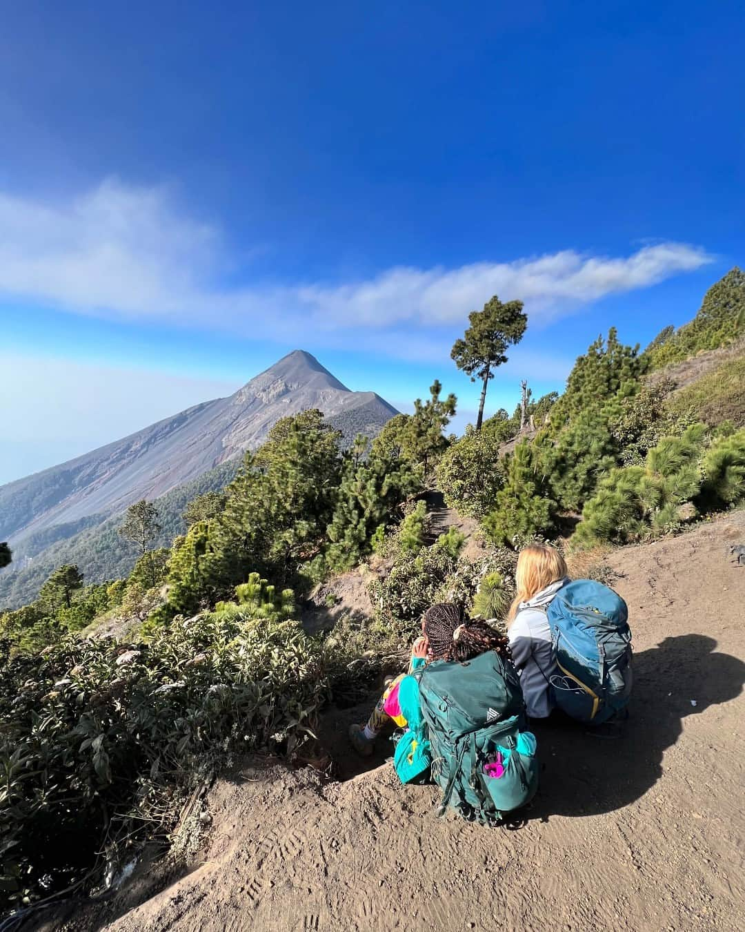 グレゴリーさんのインスタグラム写真 - (グレゴリーInstagram)「🌋 Backpacking to a live volcano, count us in! Travel guru & Gregory Ambassador Olivia Tati from @theoliviatati is back again with another once-in-a-lifetime trip for all of you.   Check out her latest blog, where she shares a detailed trip recap of one of her most breathtaking backpack trips to a must-see spot.   Curious about where this is? Click the link in our bio to find out. If you think know where this is drop your guess below. 👇」8月11日 6時40分 - gregorypacks