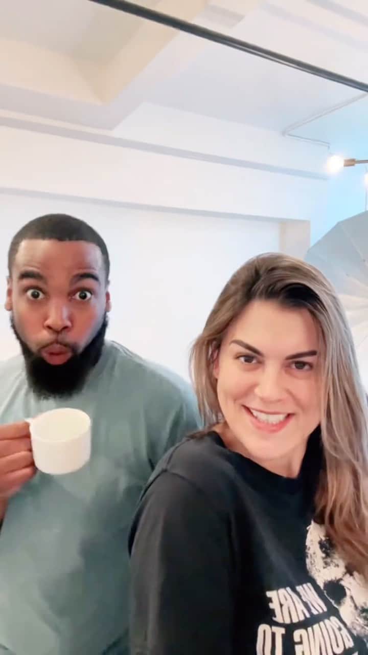 リンゼイ・ショウのインスタグラム：「🫖」