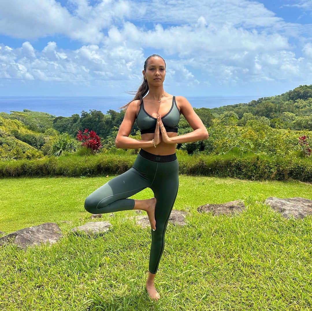 ライス・リベイロのインスタグラム：「Grateful for life and sending prayers to all those affected by these devastating fires in Maui. Check my stories to find out how you can donate and help   @alo #alopartner」