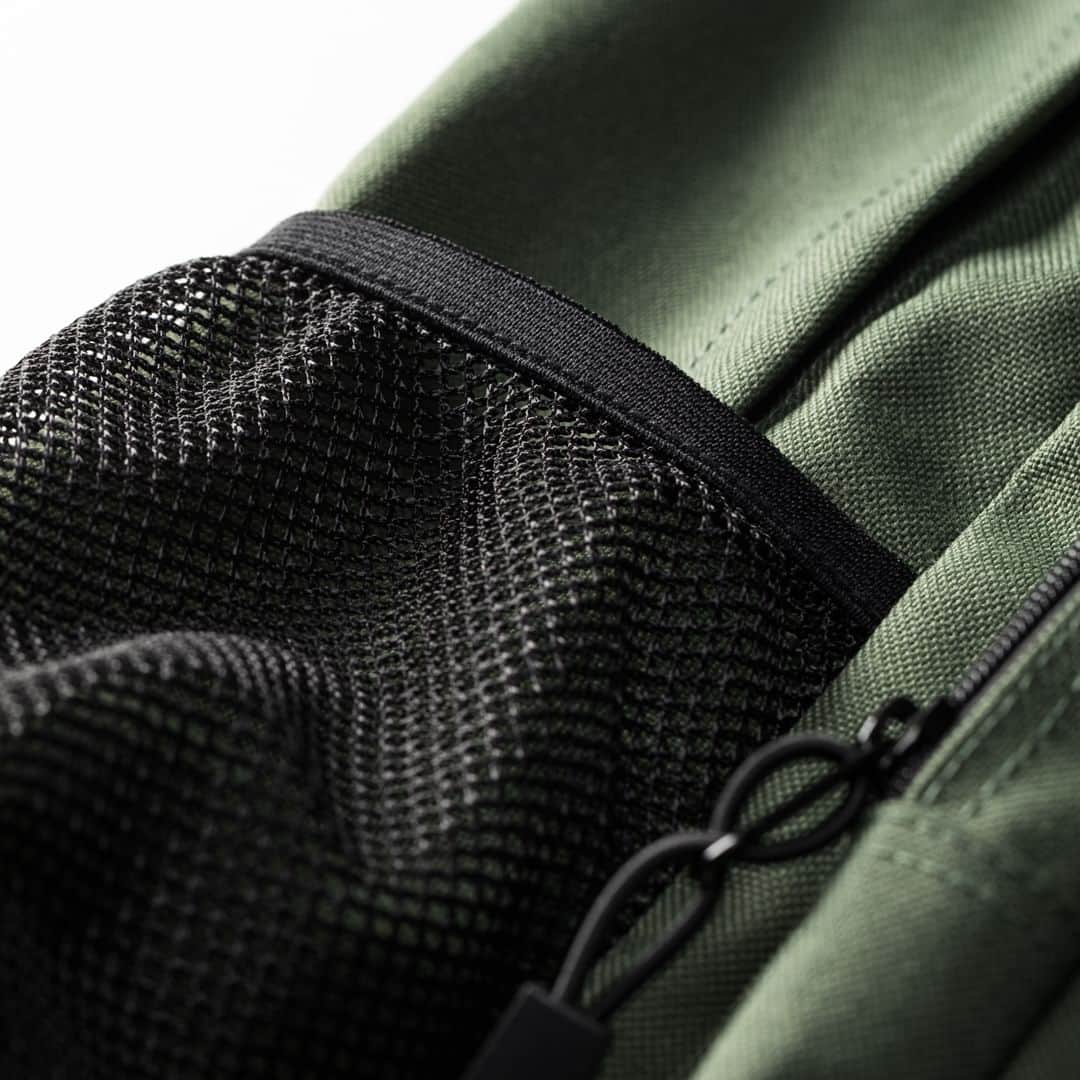 UNDFTDさんのインスタグラム写真 - (UNDFTDInstagram)「A detailed look into UNDEFEATED FALL 23 - Drop 1  Introducing the Drop 1 accessories collection, led by the UNDEFEATED Canvas Backpack and UNDEFEATED Pen. The backpack is available in Black and Olive and features adjustable padded straps, an interior and exterior zip pocket, mesh bottle pocket, suede lash tab and embroidered artwork.  Available Friday, 8/11 exclusively at all UNDEFEATED Chapter Stores and Undefeated.com」8月11日 7時00分 - undefeatedinc