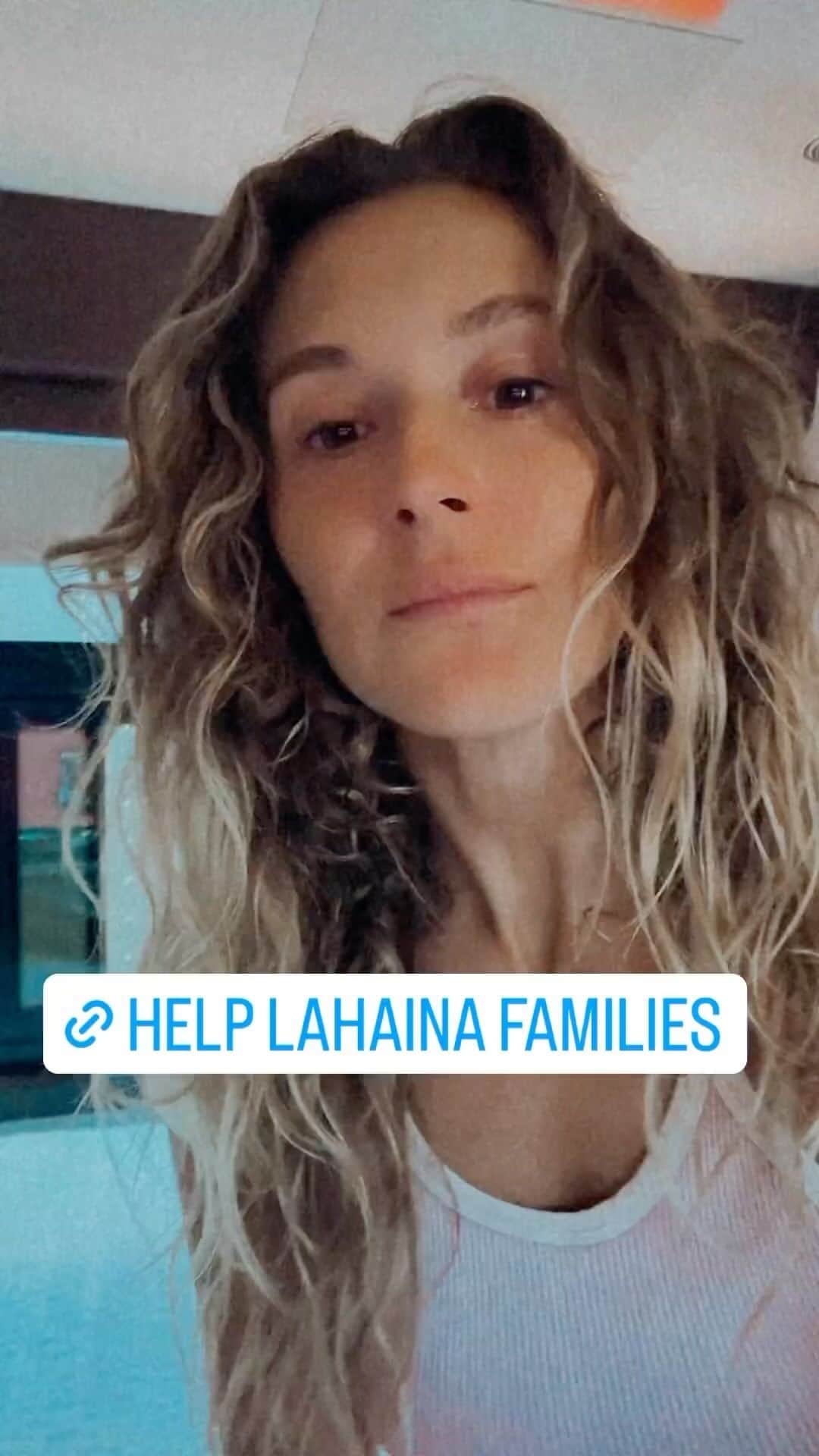 アレクサ・ヴェガのインスタグラム：「Go fund me link in bio. Please help our ohana by donating. If you are visiting Maui please go home. Resources are very limited on the island right now and locals need everything they can get.」