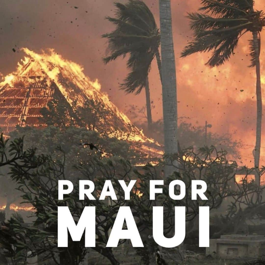 ブライアン・マックナイトのインスタグラム：「MAHALO to everyone who have reached out to check on us!  Our Ohana is safe and sound as we are all here on the mainland for shows this week.  It’s hard to believe that our  beloved historic beach town, Lahaina “LeLe” is gone.   TO ANY RESIDENTS ON MAUI WHO MUST EVACUATE, WE WILL SPONSOR FLIGHTS TO ANY NEIGHBORING ISLAND, PLEASE CONTACT US HERE 🤍」