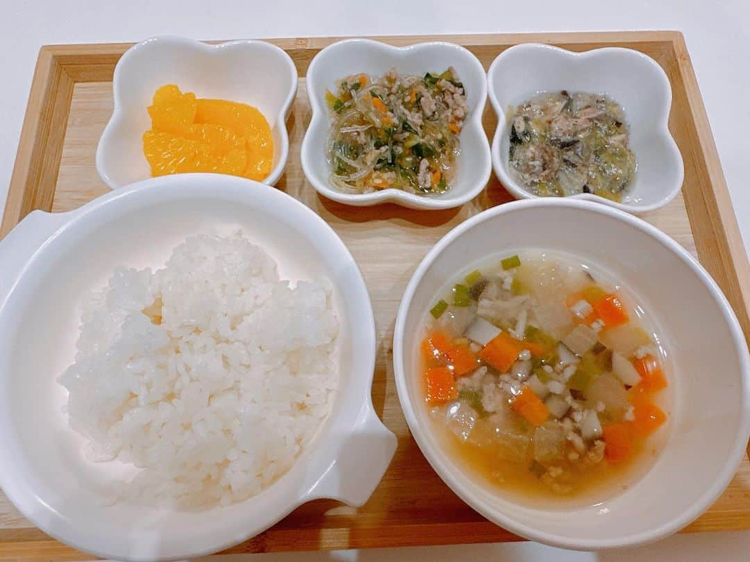 片岡安祐美さんのインスタグラム写真 - (片岡安祐美Instagram)「🍚  #離乳食記録   頑張ってうったメニューとレシピが全部消えた、、 てゆーかエラーになってアップできず、、 もう同じものうつ元気ないからメニューだけ😭😭  ・豚汁 ・3色スープ ・鯖缶のトマトスープ  ・鮭のムニエル ・牛ハンバーグ ・八宝菜 ・しらすと豆腐のトロトロ煮  ・大根のそぼろ煮 ・チャプチェ ・ひじき煮  写真にないけど、 ・鯖缶とキャベツのトロトロ煮 ・納豆チャーハン  そろそろ離乳食終わりかな！  #1歳  #離乳食完了期  #息子  #よく食べる」8月11日 7時12分 - ayumi.kataoka_gg.1