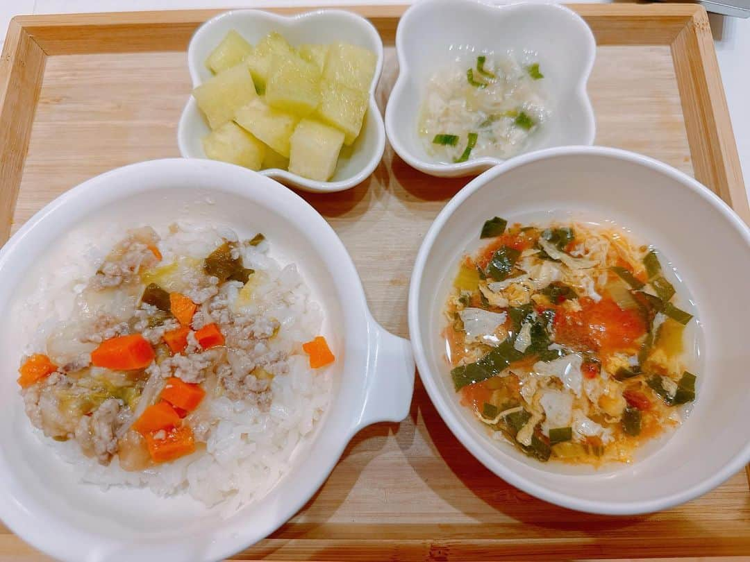 片岡安祐美さんのインスタグラム写真 - (片岡安祐美Instagram)「🍚  #離乳食記録   頑張ってうったメニューとレシピが全部消えた、、 てゆーかエラーになってアップできず、、 もう同じものうつ元気ないからメニューだけ😭😭  ・豚汁 ・3色スープ ・鯖缶のトマトスープ  ・鮭のムニエル ・牛ハンバーグ ・八宝菜 ・しらすと豆腐のトロトロ煮  ・大根のそぼろ煮 ・チャプチェ ・ひじき煮  写真にないけど、 ・鯖缶とキャベツのトロトロ煮 ・納豆チャーハン  そろそろ離乳食終わりかな！  #1歳  #離乳食完了期  #息子  #よく食べる」8月11日 7時12分 - ayumi.kataoka_gg.1