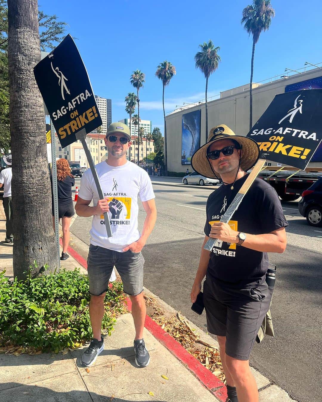 ジェームズ・ラファティのインスタグラム：「Thank you @sagaftra. Thank you @wgawest. Thank you to all the unions and individuals who stand in solidarity. We’re here for it, and for as long as it takes 💪」