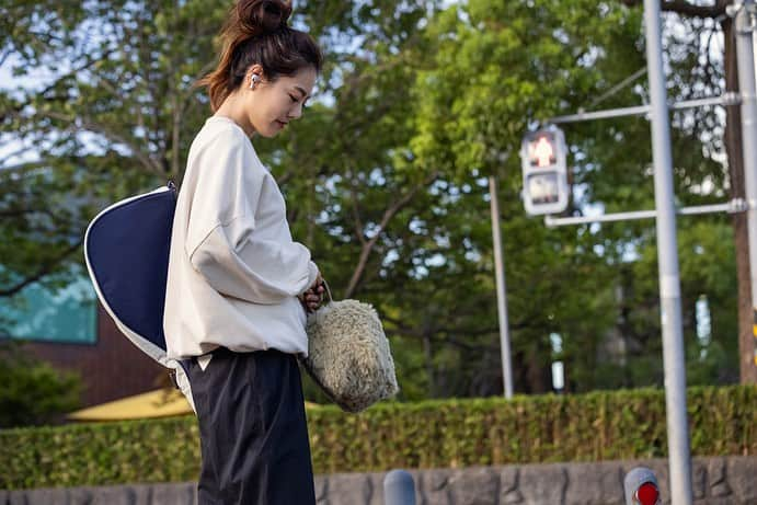 坪井保菜美さんのインスタグラム写真 - (坪井保菜美Instagram)「⛳️UNITED ARROWS GOLF ゴルフウェアがかわいすぎる😍🙌🏻 このままのスタイルでどこにでも行けるし、ラフなのにお洒落な感じがらぶ🫶🏻 しかも好きなベージュ✨メンズ服を着る事が好きな私やけども、この上下はウィメンズ😏 ラインが綺麗でゆったりサイズっていいよねぇ❗️ パンツはめちゃくちゃ人気なんだって🤭  @shegolfjp & @unitedarrows_golf で詳しく書かれてるから見てみてね👀💡  一緒に撮影した美沙ちゃんはスノーボードの選手🏂 she golfコンペでも一緒にまわったよ⛳️💕 アスリート組での撮影楽しかったね🤎  #shegolf #unitedarrows  #unitedarrowsgolf #golf」8月10日 22時27分 - honamitsuboi