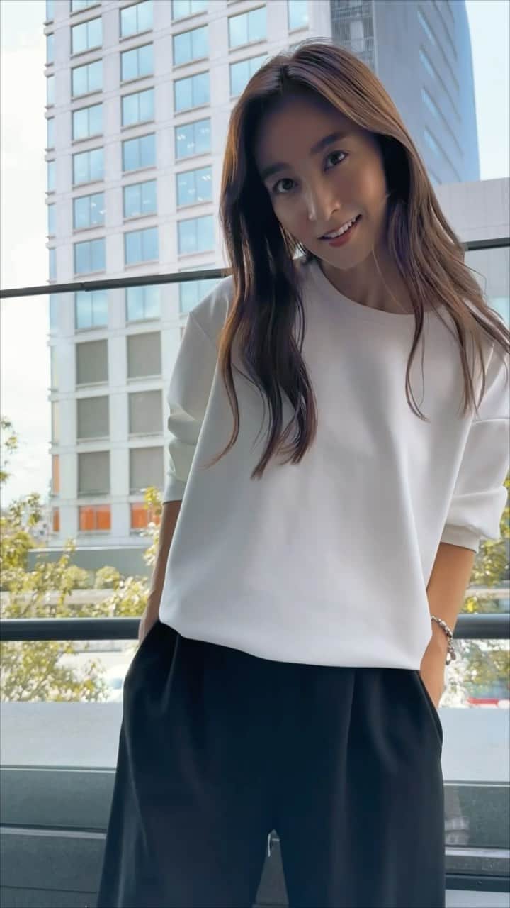 木口亜矢のインスタグラム：「Anneもそろそろ秋支度 夏の終わりから徐々に 秋のアイテムを取り入れたい気分  みなさんにようやく浸透してきた ブランドのコンセプト  着心地 デザイン シルクのような肌触り  服作りをしていてこだわっていることは  ノンストレスに着れること 生地はmade in Japanの品質が良いもの 肌触りは柔らかく気持ちよくて 穿き心地も良いもの  楽なのにちゃんとしていて 綺麗めにもカジュアルにもなる。  良いものを長く大切に使いたい。  シンプルだけどちゃんとこだわりがあって 着るだけでお洒落になれる  そんなアイテム作り。  ロンTも間違いなく喜んでもらえるはず。  pants  Tapered easy pants unisex  #unisex#pants#シンプルコーデ#ユニセックス#ロンt#ロンtコーデ#秋服#秋コーデ」