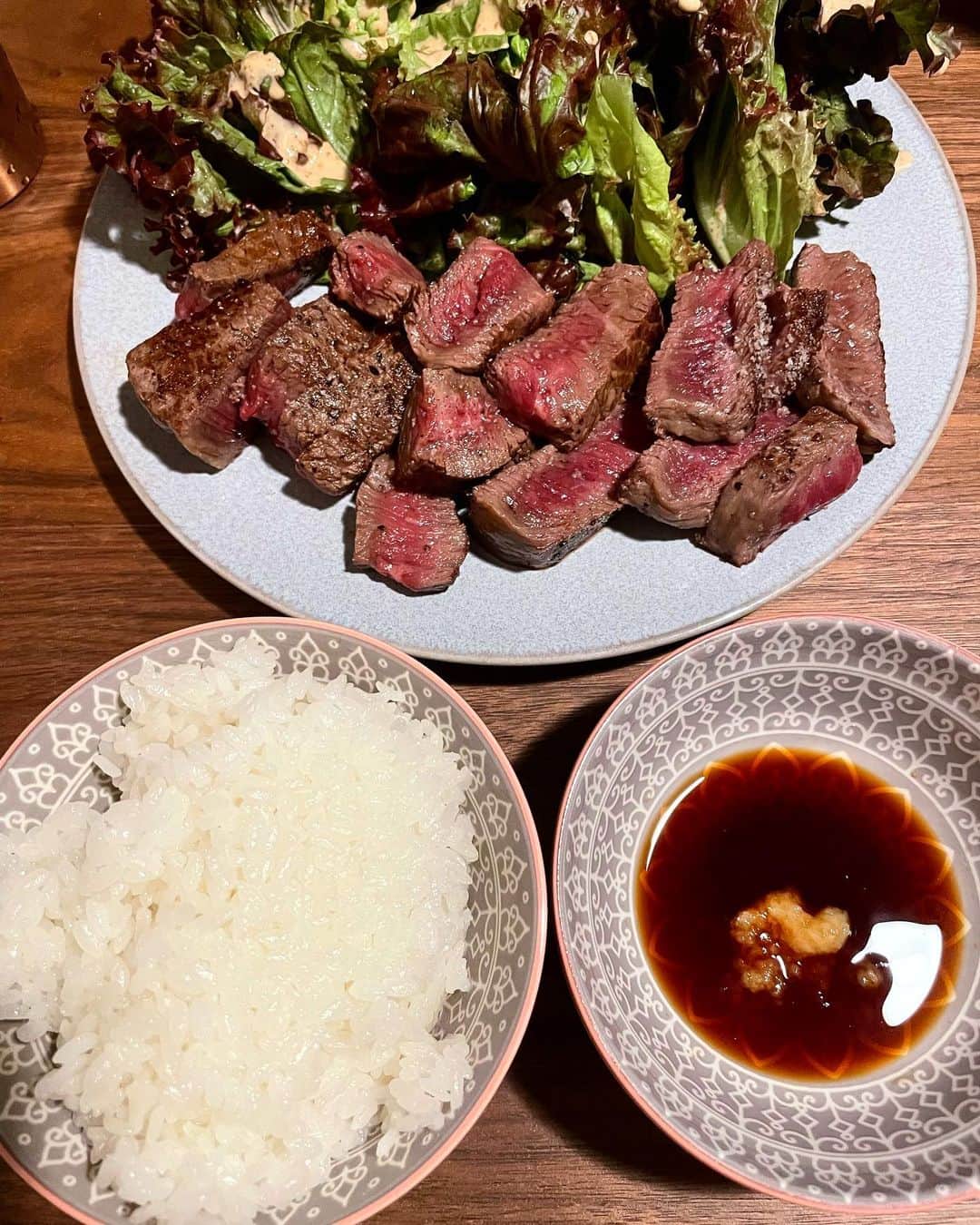 舘野将平さんのインスタグラム写真 - (舘野将平Instagram)「明日からお盆休みですね🎐 台風は心配ですが、 素敵な時間を過ごそうね✨  #LVなやつ #お盆休み #サンダル#肉#love#ootd #cafe#エプロン男子 #2023810」8月10日 22時49分 - shohei_tateno_921