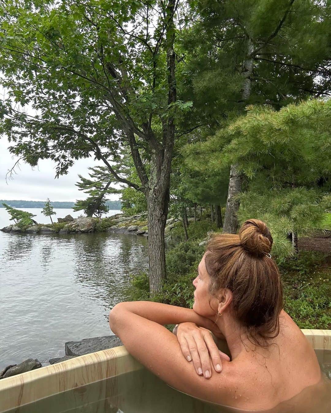 シンディ・クロフォードさんのインスタグラム写真 - (シンディ・クロフォードInstagram)「Lake life 🛶」8月10日 22時44分 - cindycrawford