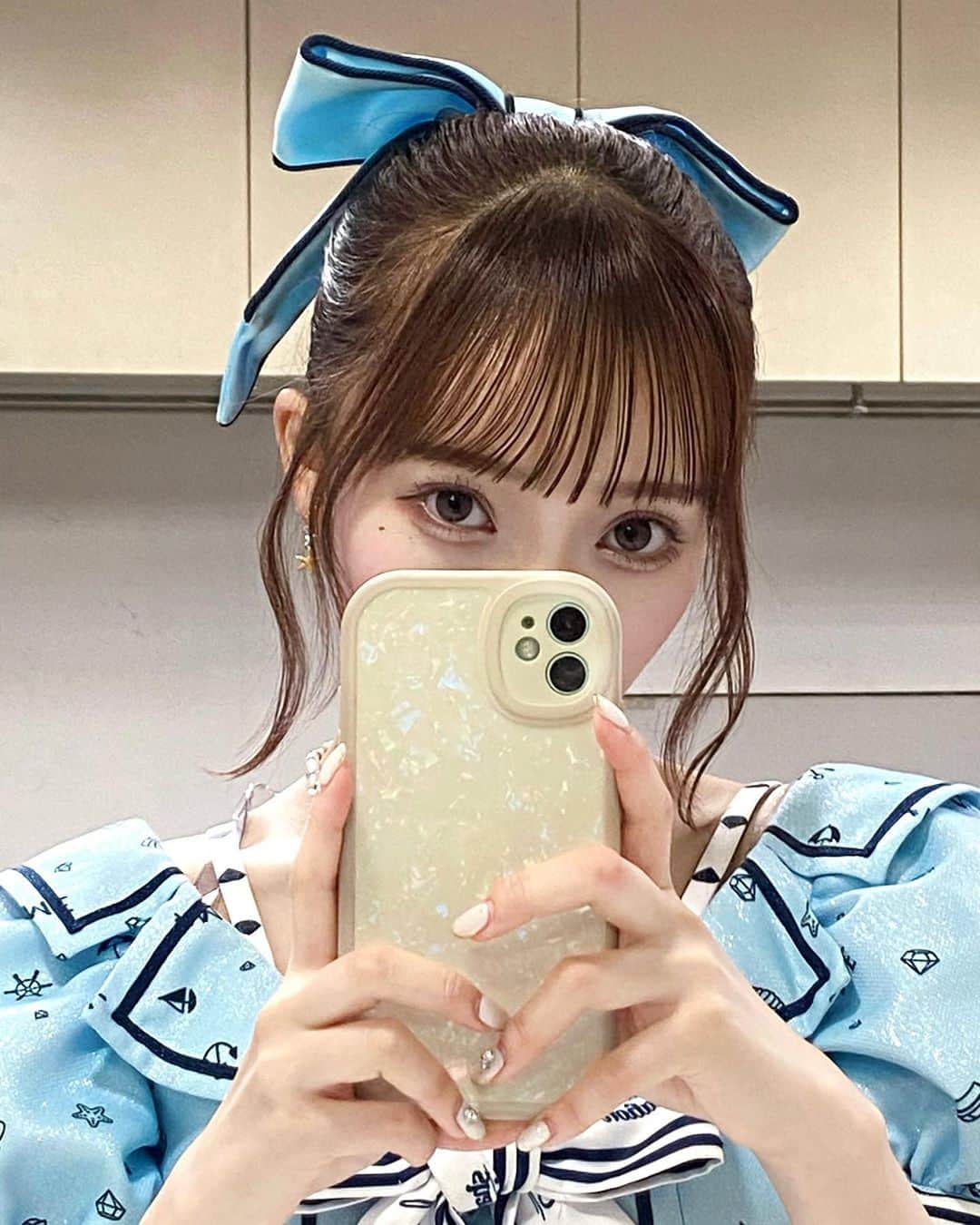 のインスタグラム：「ポニー !!!  この写真アイメイク分かりやすいかも！ いつもよりアイラインはね上げてみたよ✌🏻  夏の挑戦✌🏻」