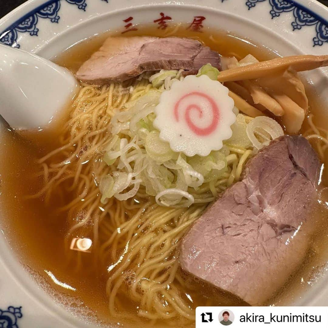 小林麻耶のインスタグラム：「#Repost です✨@akira_kunimitsu  with @use.repost ・・・ お父様からの伝統を変わらず守っていた亭主さんのお話を聞いて感動しました😊✨ 伝統を変わらず守っていたのに、僕には味がとてもとても美味しくて感動だった中華そばが連日行って感じだのは伝統で変わらずにとだったのにも関わらず大事に大事に愛でお店を続けてきた結果どんどん進化して匠になったのではという感動です😊✨ 何も入っていない昔ながらの中華そばですけどねぇとおっしゃっていましたが僕には愛がいっぱい入っていると感じました😊✨ 真耶ちゃんもまた涙涙でした😊✨ 僕はジーンでした😊✨ 明日もきっと行くでしょう😊✨ すっかりソウルフードです😊✨ アキランです😊✨ マヤランです😊✨ Niigata5GOGOのロケが始まったらいろんなお店もご紹介したいのですが、移住したてですっかり大好きな三吉屋さん（駅南けやき通り店）がまた楽しみです😊✨ このスープの秘密はまた次回があるか無いかはまだ未定です😊✨ 企業秘密ですもんね😊✨ とそんなこだわりの昔ながらのスープも是非楽しんでいただきたいと思います😊✨ いつも愛いっぱいの一杯を有難うございます😊✨ Niigata5GOGO感動のラーメンでした😊✨ #愛 #いっぱい #一杯 #ラーメン #感動 #三吉屋駅南けやき通り店 @sankichiya_ekinan_keyakidori  ✨冷やし中華✨２日連続💓 連日✨美味しくて✨感動で✨しあわせいっぱい愛いっぱいです❤️明日は中華そばの予定😃  國光吟、真耶のInstagramを見て食べにきました❤️とお伝えしてくださった方々🤗有難う御座います💓  Instagram見てお店にきてくれたよ✨✨と、お店の方も喜んでくださり✨Akira君もわたしも、すっっっごく嬉しくて❤️愛の輪が広がって、しあわせをみんなで感じ合えて、最幸❤️  有難う御座います🩷  #ぜひ✨中華そば✨の後✨冷やし中華を食べてください🥰 #2杯✨もしくは✨連日✨もしくは✨同日昼夜✨ #現金のみです👍」