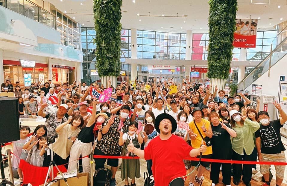 HIPPYのインスタグラム：「ららぽーと甲子園にて ［夜明け-Be Alive-］リリースイベント-  平日にも関わらずたくさんの方に 空いに来ていただき、足も止めてもらい  今日も1人1人１枚１枚 大切に羽ばたいて行ってくれたNEW ALBUM 本当に本当にありがとうございます。  各チャートがまじですごいことになってます涙  “できるわけない”を”みんなで”やろう  ぜひ今！！！ HIPPYのアルバムをゲットよろしくです  “できるわけない”を”みんなで”やろう あなたとの出会い！これまでの応援に心から感謝します  -NEW ALBUM［夜明け-Be Alive-］リリースイベント- 8/11（金）13:00 三次サングリーン　1階センターコート 8/12（土）13:00 ゆめタウン福山　ポートモール 8/12（土）19:20 ひろしま盆ダンス ひろしまゲートパークプラザ 8/13（日）15:00 / 17:00 茨城県 龍ケ崎サプラスクエア特設会場 8/14（月）12:00 / 15:00 愛媛県 エミフルMASAKI Green Court http://hippy-web.com/schedule/  6年ぶりのNEWアルバム［夜明け-Be Alive-］ 2023/8/9発売、オリコン１位に向けて絶賛発売中！ http://hippy-web.com/news/20230521.shtml」